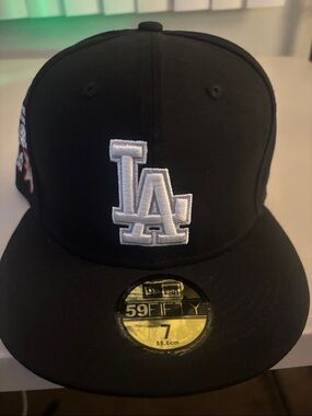 New Era Black and White LA Dodgers Fitted Cap size 7